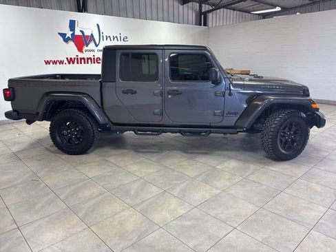 Used 2022 Jeep Gladiator Willys image 4