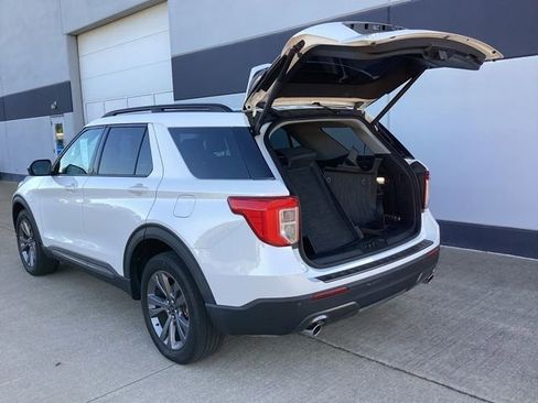 Used 2022 Ford Explorer XLT w/ Equipment Group 202A AWD/4WD image 13