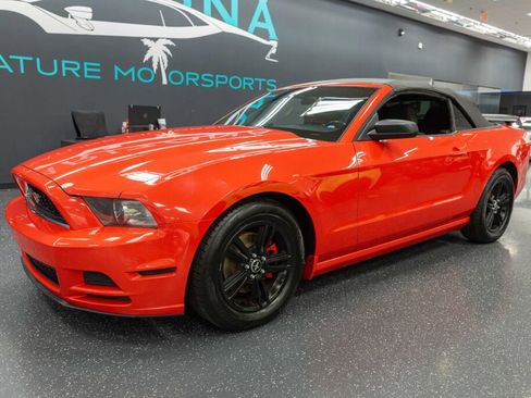 Used 2013 Ford Mustang Convertible image 2
