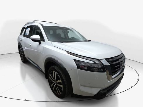 Used 2025 Nissan Pathfinder Platinum w/ Cargo Package FWD image 3