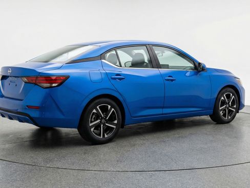 Used 2025 Nissan Sentra SV FWD image 9
