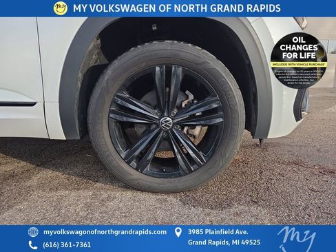 Used 2023 Volkswagen Atlas Cross Sport SEL R-Line image 33