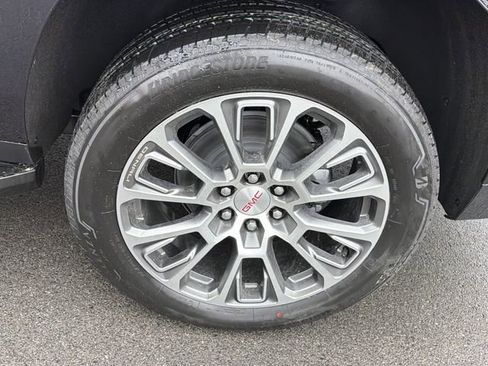 New 2026 GMC Yukon XL Denali w/ LPO, Floor Liner Package AWD/4WD image 12