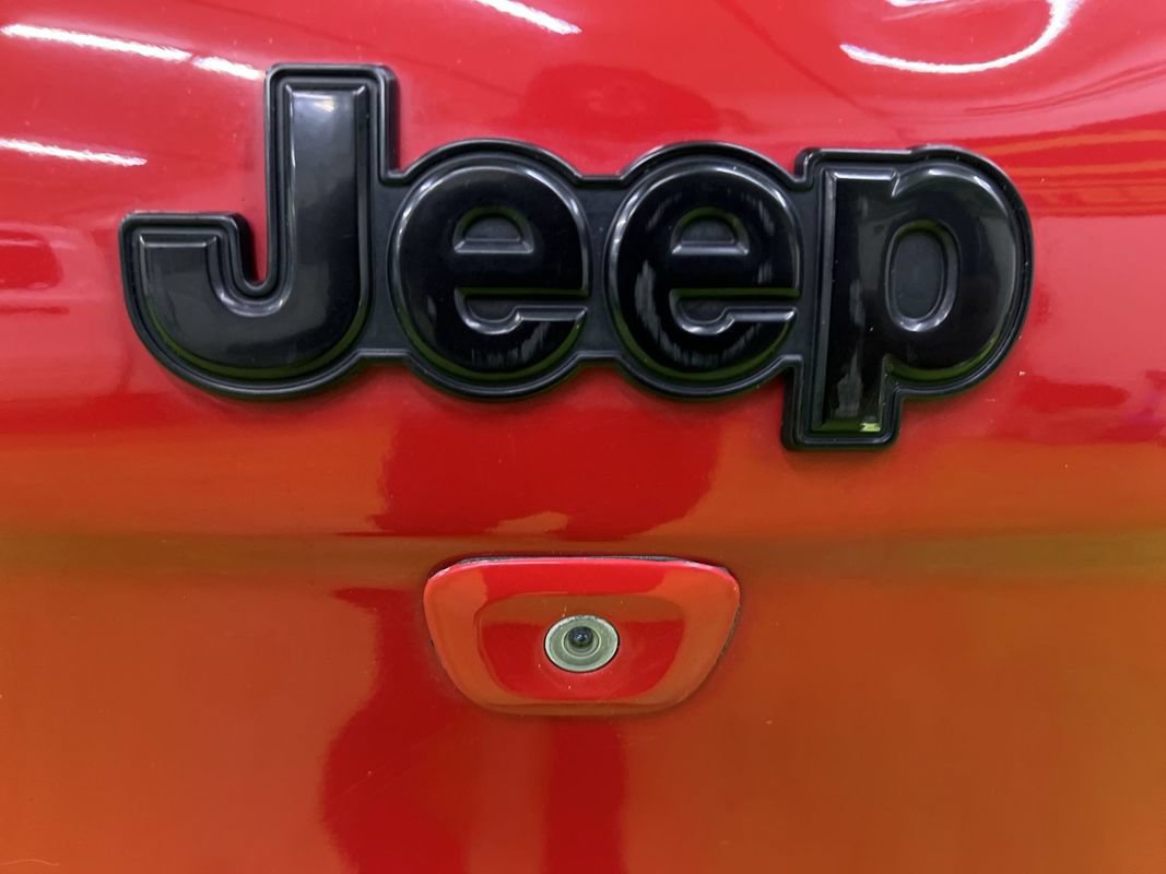 Used 2018 Jeep Cherokee Latitude w/ Altitude Package AWD/4WD image 13