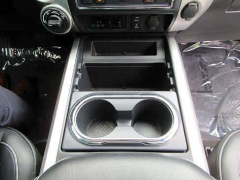 Used 2017 Nissan Titan PRO-4X AWD/4WD image 43