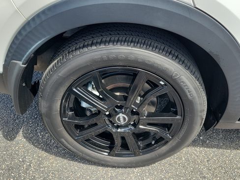 Used 2024 Nissan Kicks SV w/ Exterior Package FWD image 10