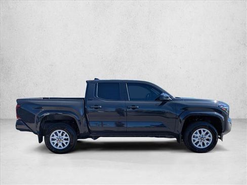 Certified 2025 Toyota Tacoma SR5 AWD/4WD image 4