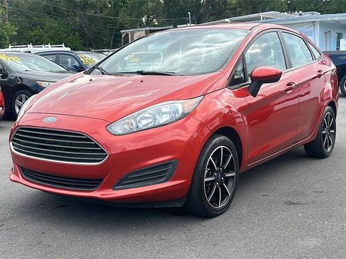 Used 2018 Ford Fiesta SE FWD image 2