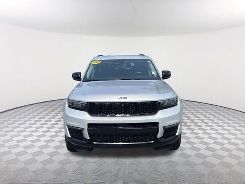 Used 2022 Jeep Grand Cherokee L Limited w/ Luxury Tech Group II image 2