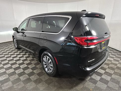 Used 2024 Chrysler Pacifica Limited FWD image 5