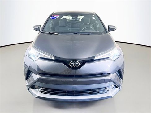 Used 2018 Toyota C-HR XLE image 2