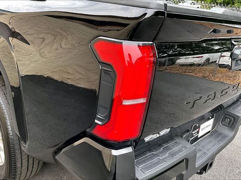 Used 2024 Toyota Tacoma SR5 AWD/4WD image 28