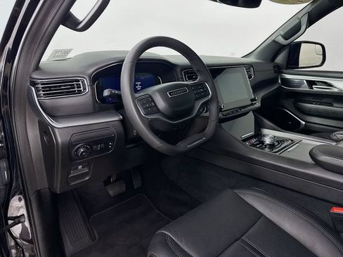 Used 2024 Jeep Wagoneer Series II AWD/4WD image 9
