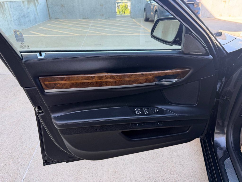 Used 2014 BMW 750Li xDrive AWD/4WD image 9