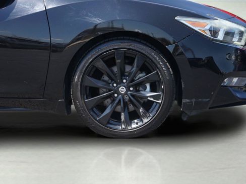 Used 2017 Nissan Maxima SR w/ Midnight Edition FWD image 4