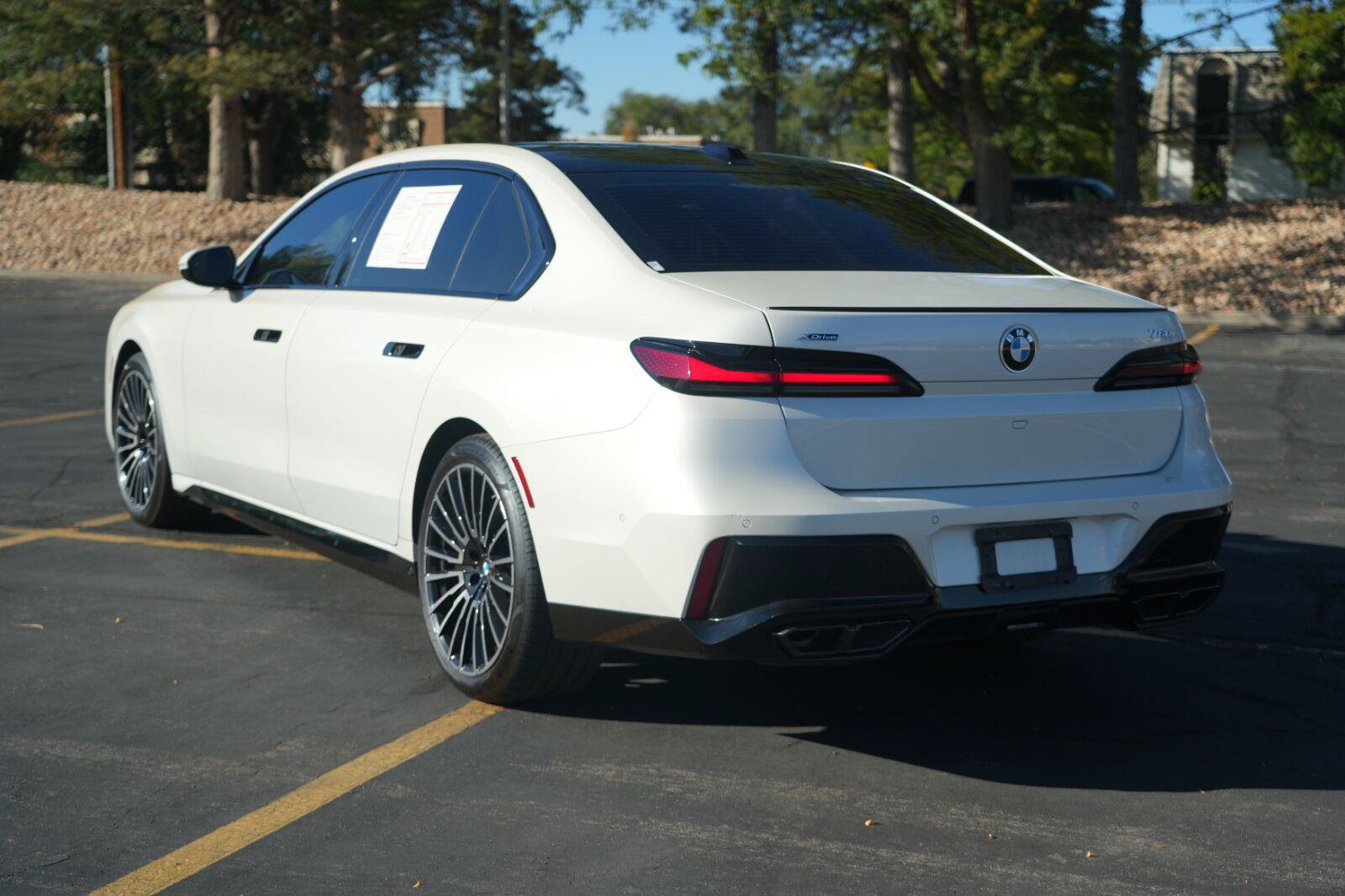 Used 2025 BMW 760i xDrive w/ Executive Package AWD/4WD image 3