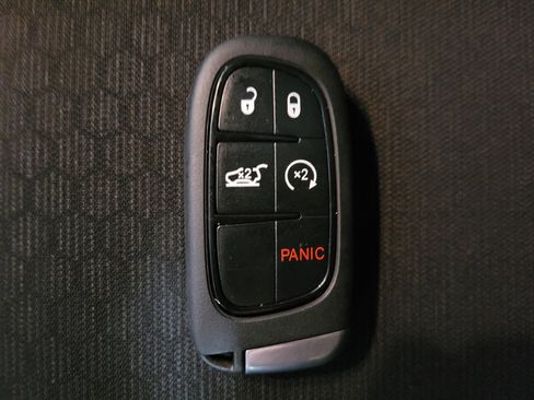 Used 2020 Jeep Cherokee Latitude Plus FWD image 32