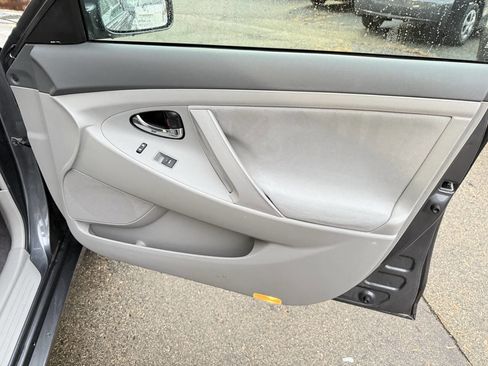 Used 2011 Toyota Camry LE image 17