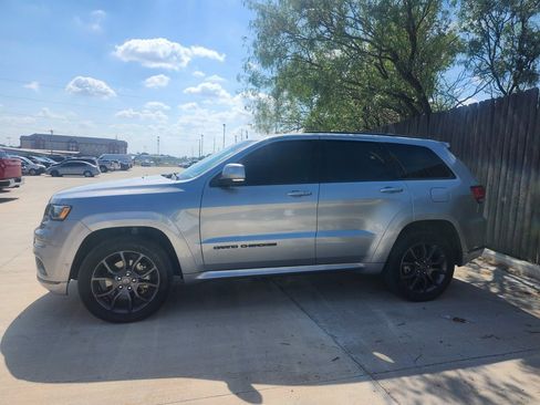 Used 2024 Jeep Grand Cherokee Limited image 2