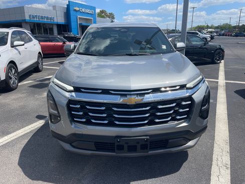 Used 2025 Chevrolet Equinox LT AWD/4WD image 2