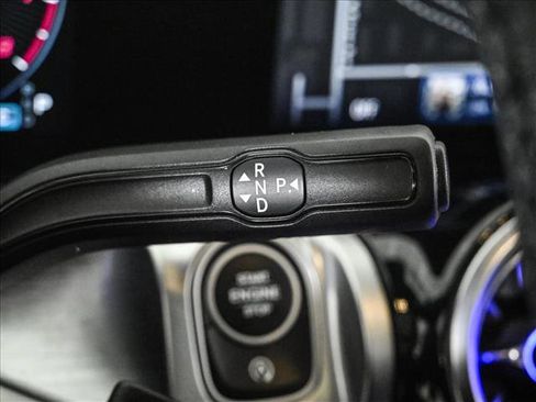 Used 2025 Mercedes-Benz GLB 250 4MATIC image 12