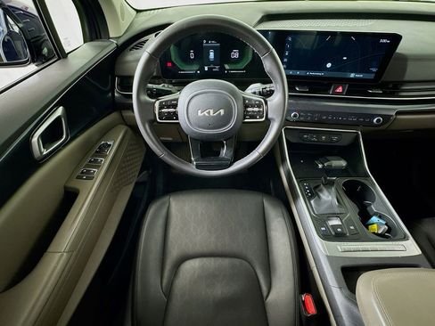 Used 2025 Kia Carnival FWD image 22