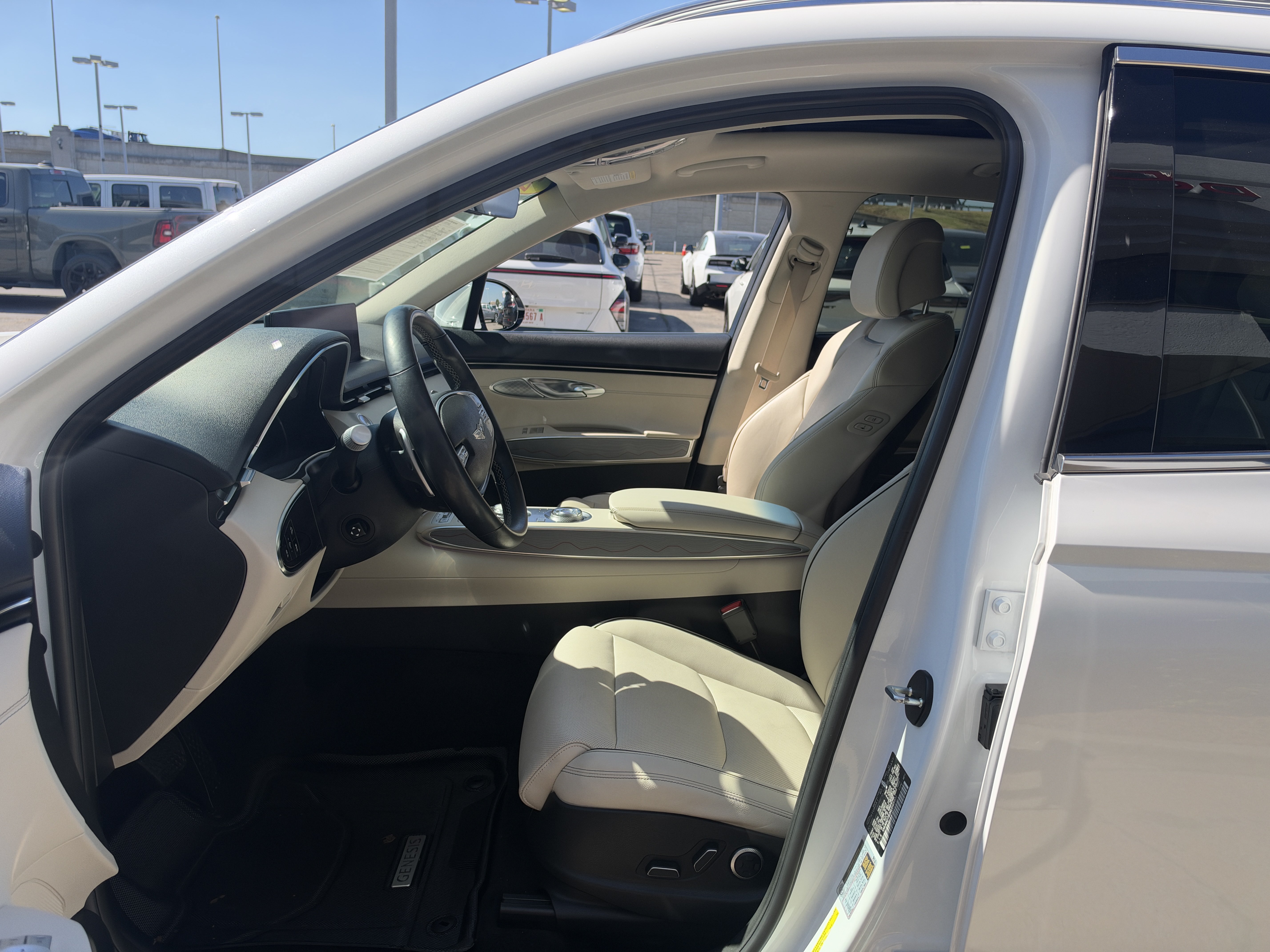 Used 2022 Genesis GV70 2.5T w/ Advanced Package AWD/4WD image 30