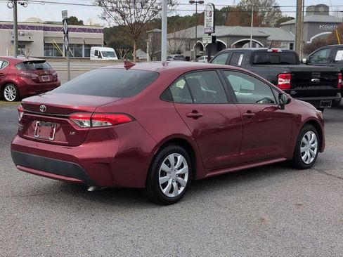 Used 2022 Toyota Corolla LE image 3