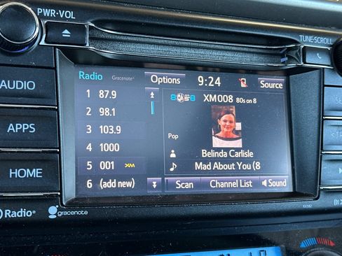 Used 2018 Toyota RAV4 XLE FWD image 17
