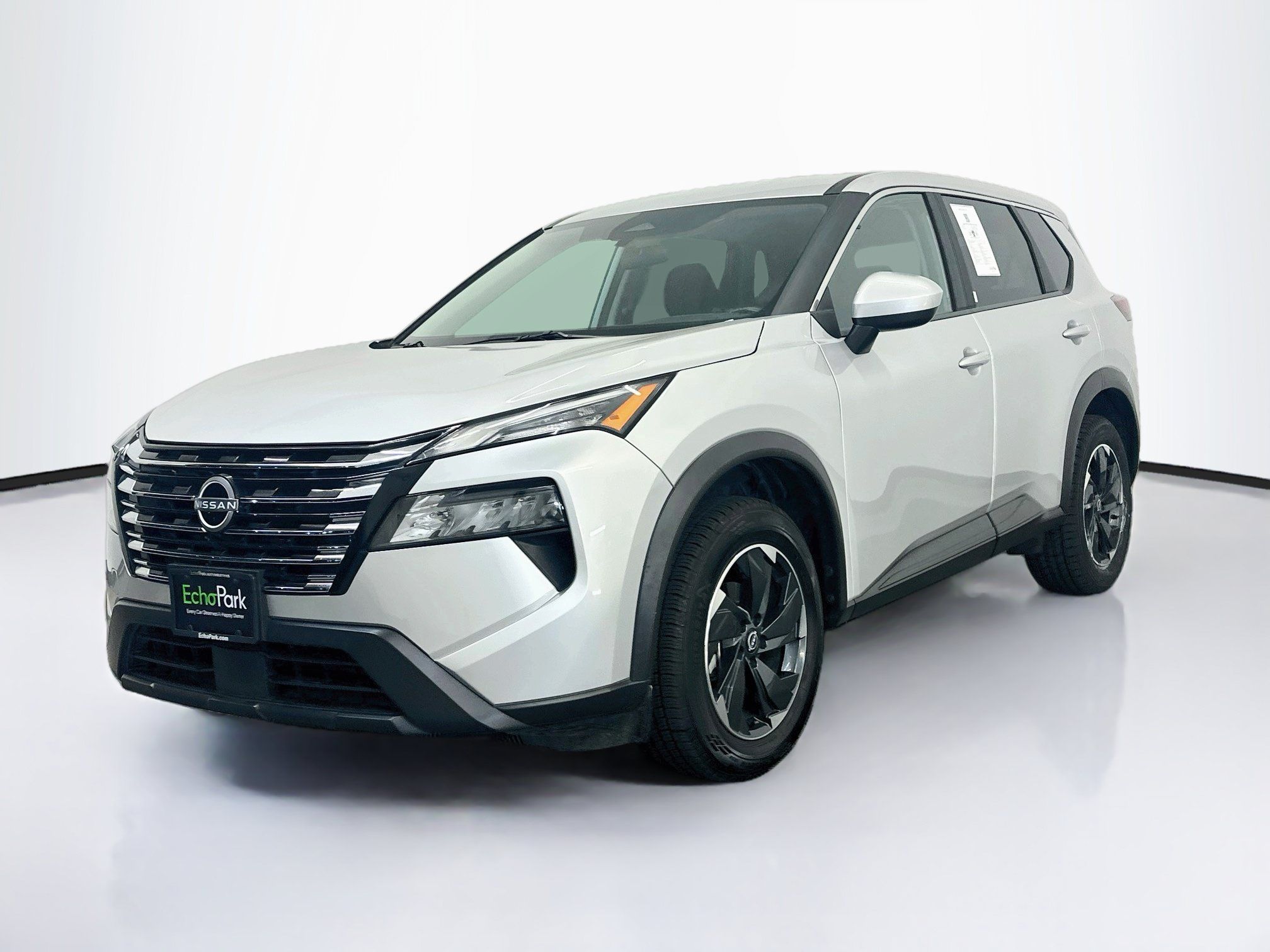 Used 2025 Nissan Rogue SV AWD/4WD image 3