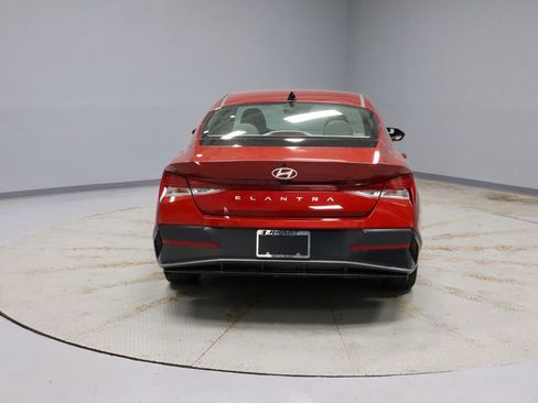 Certified 2025 Hyundai Elantra SEL FWD image 11