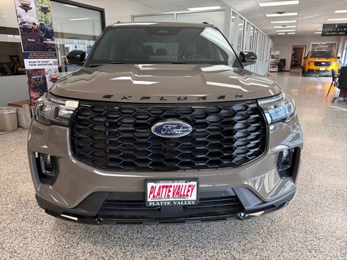 New 2026 Ford Explorer ST-Line w/ ST-Line Street Pack image 2