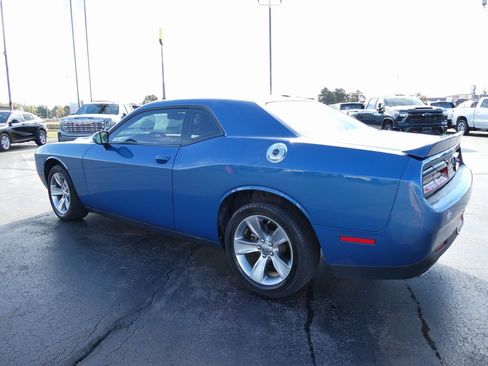 Used 2022 Dodge Challenger SXT image 7