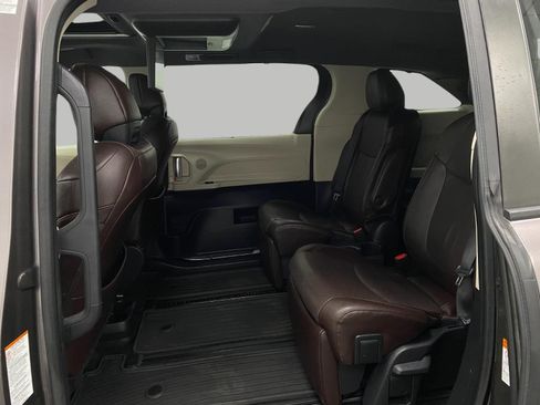 Used 2022 Toyota Sienna Platinum AWD/4WD image 33