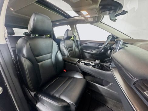 Used 2023 Nissan Rogue SV w/ SV Premium B Package image 24