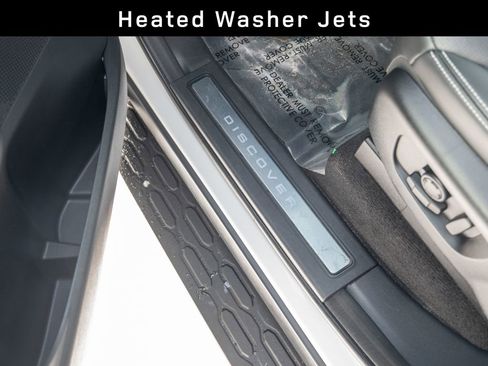 Certified 2024 Land Rover Discovery Dynamic SE image 17