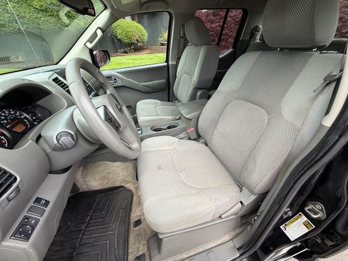 Used 2012 Nissan Frontier SV w/ SV Premium Utility Pkg AWD/4WD image 9