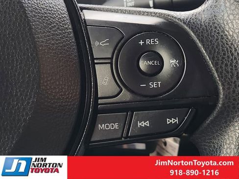 Used 2021 Toyota Corolla LE image 30