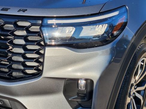 Used 2025 Ford Explorer ST-Line AWD/4WD image 9
