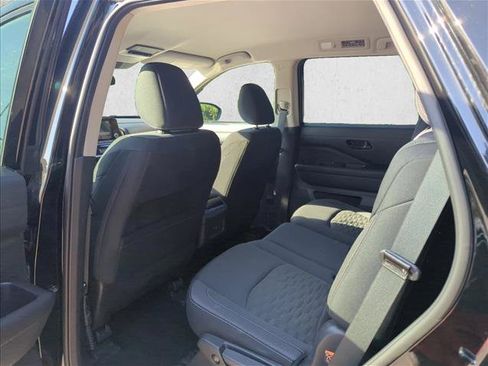 Used 2024 Nissan Pathfinder SV FWD image 17