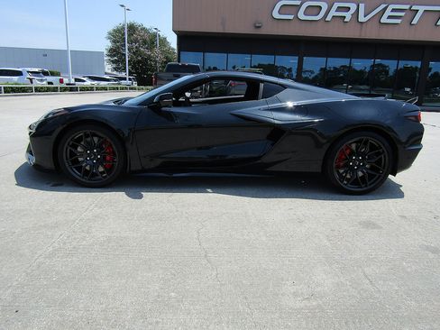 Used 2024 Chevrolet Corvette Z06 RWD image 8