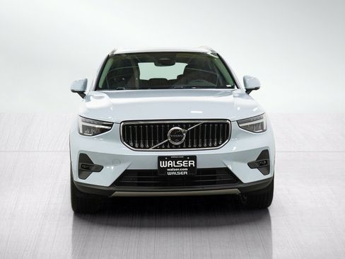 Used 2025 Volvo XC40 B5 Plus AWD/4WD image 8