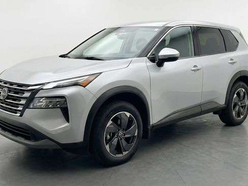 Used 2025 Nissan Rogue SV FWD image 3