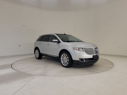 Used 2013 Lincoln MKX FWD image 5