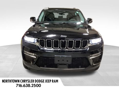 Certified 2023 Jeep Grand Cherokee Limited w/ Luxury Tech Group II AWD/4WD image 2