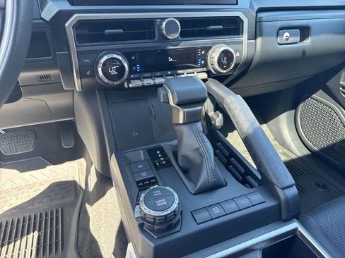 Used 2025 Toyota 4Runner Limited AWD/4WD image 35