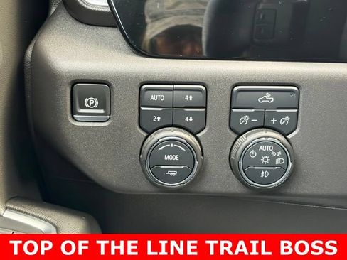 Certified 2025 Chevrolet Silverado 1500 LT Trail Boss w/ Convenience Package II AWD/4WD image 19