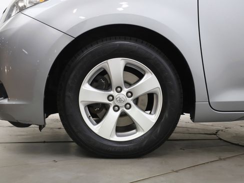Used 2015 Toyota Sienna LE image 32
