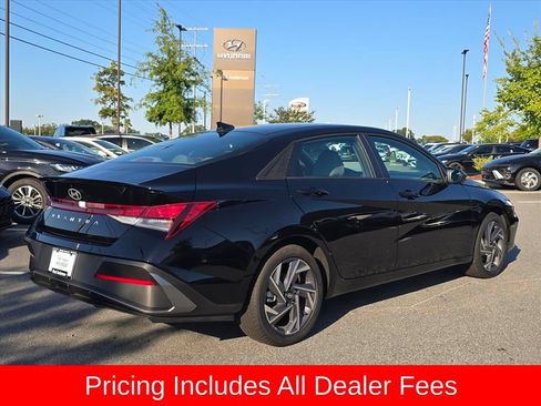 Used 2025 Hyundai Elantra Sport FWD image 3