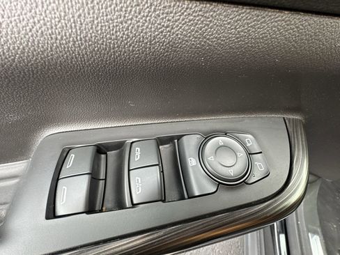 Certified 2023 GMC Acadia SLT image 12